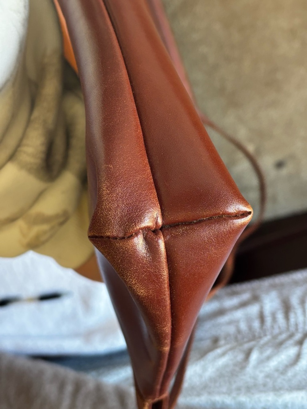 Salvatore Ferragamo Classic Brown Shoulder Bag with Gold Accent - Picture 9 of 10